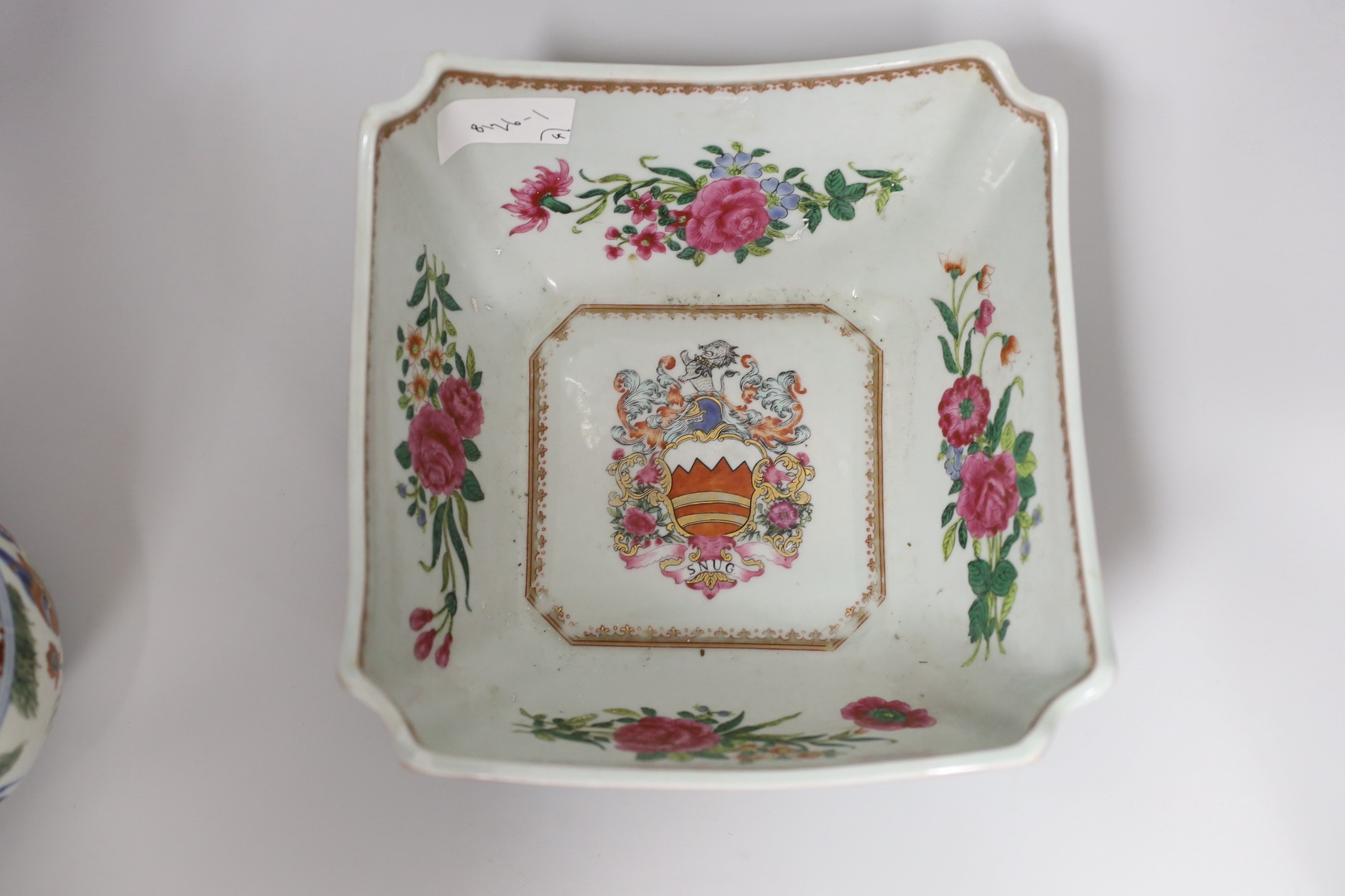 A Chinese style armorial bowl, pair of Chinese clobbered vases and a blue and white plate